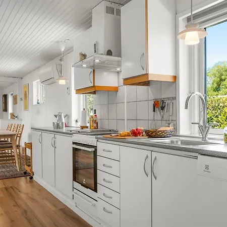 Meindor - 240m To The Fjord By Interhome